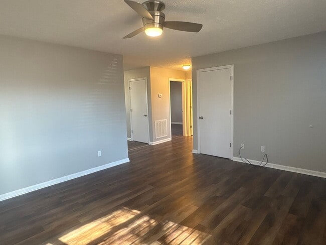 Building Photo - $500 OFF 1st FULL MONTHS RENT...Renovated 2 Bedroom Duplex in Manchester