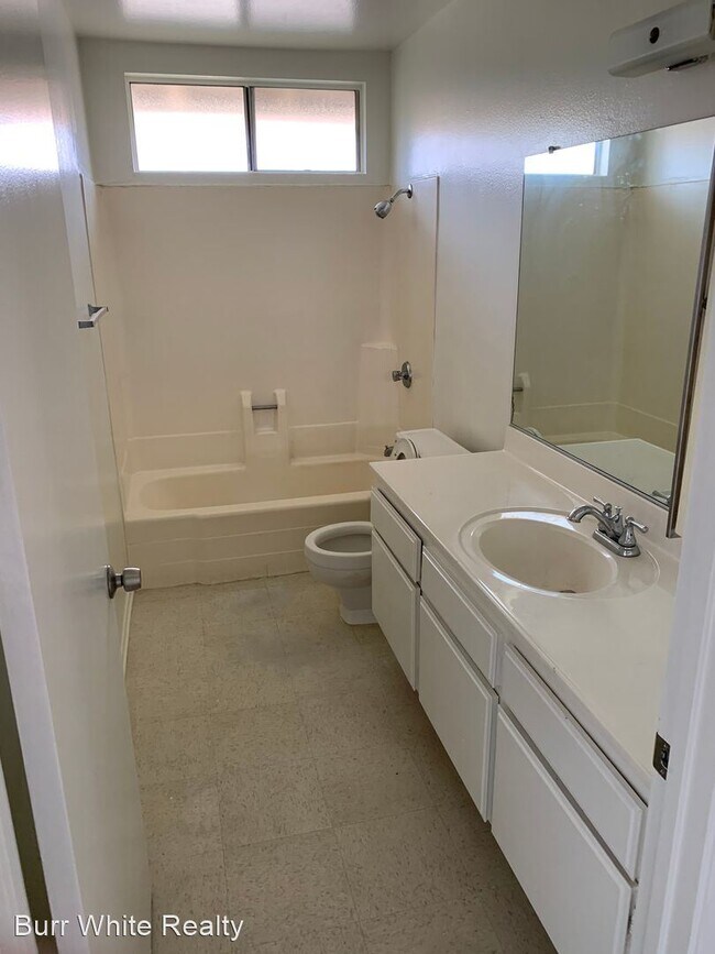 Building Photo - 2 br, 1 bath Apartment - 16771 Lynn Lane