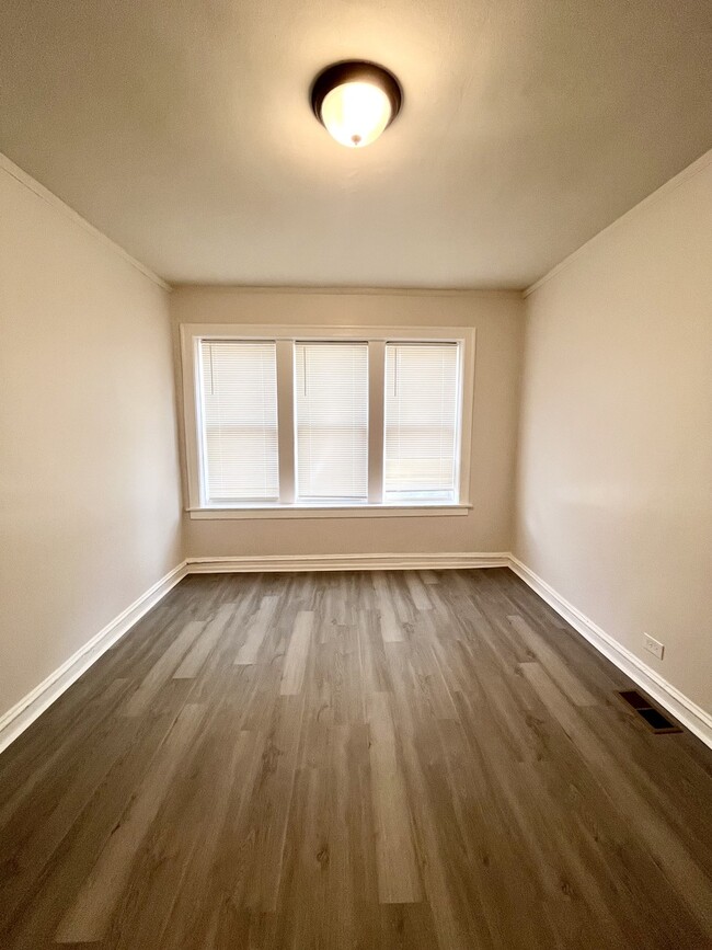 Building Photo - 1154 N Lawndale Ave