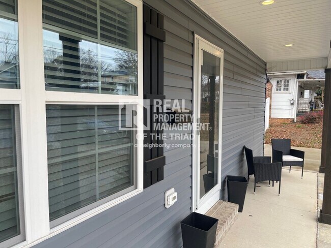 Foto del edificio - Immaculate 3bd/2.5ba Home in Central Winst...