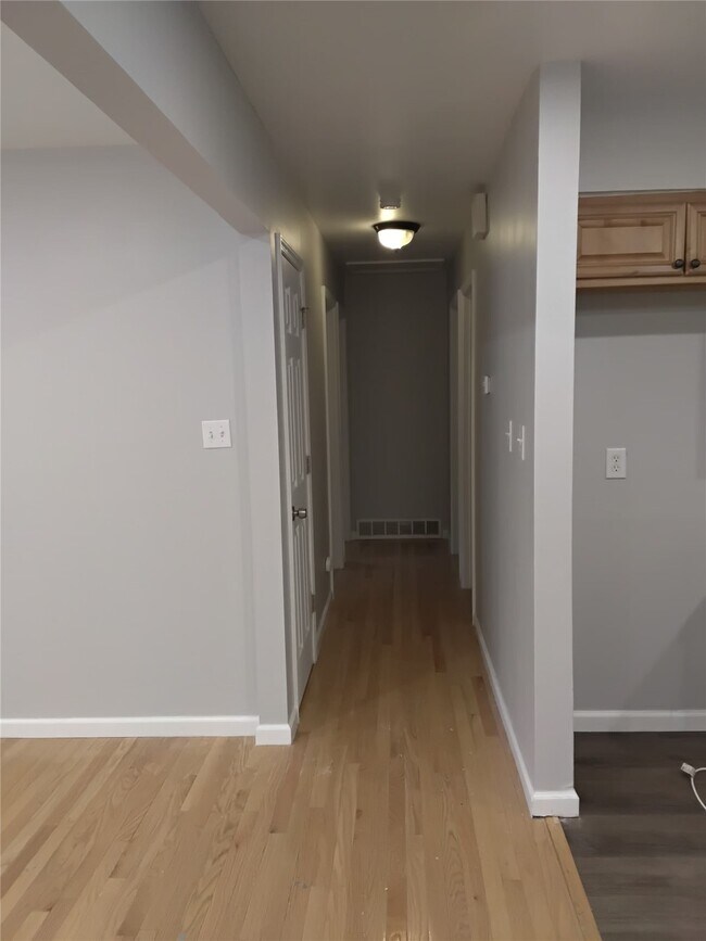 Foto del edificio - 7454 Blanding Dr