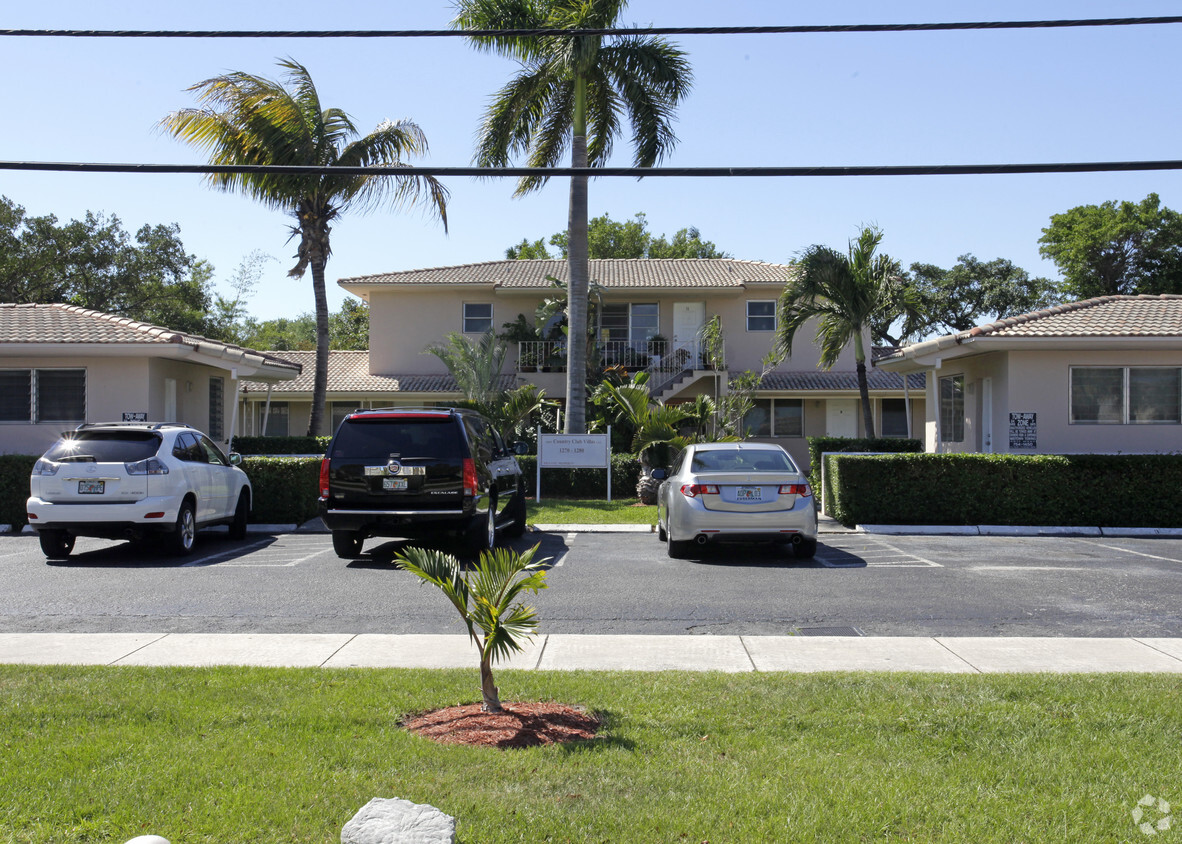 Building Photo - Country Club Villas