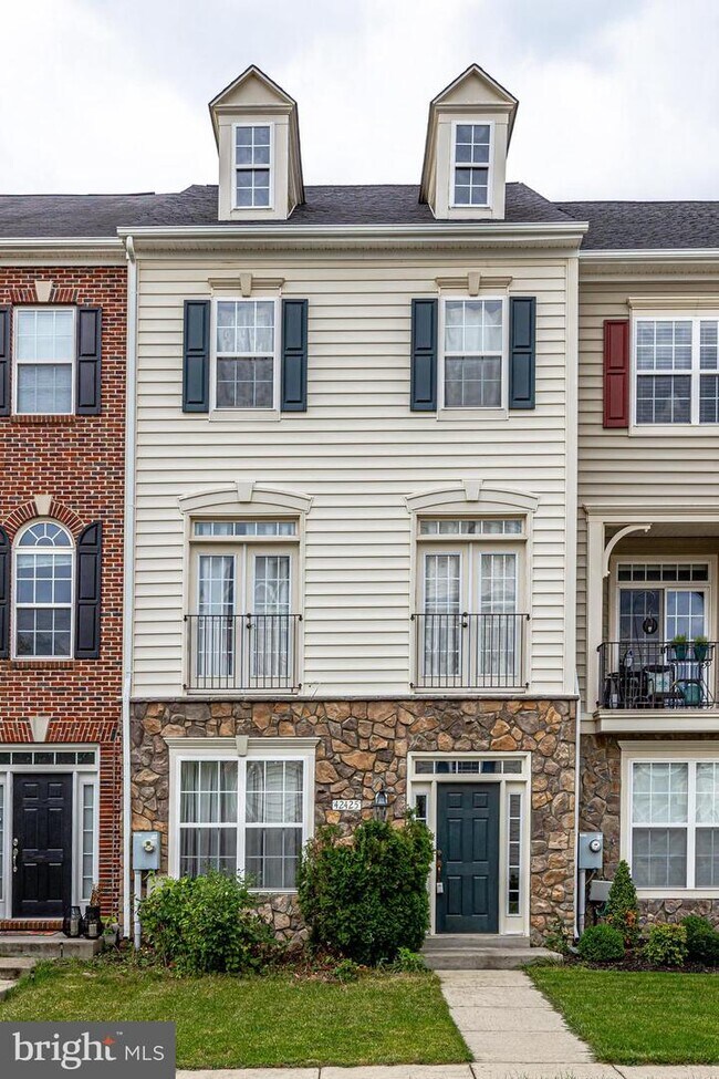 42425 Redstone Terrace, Ashburn, VA 20148 Townhome Rentals in Ashburn