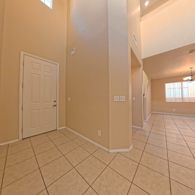 Foto del edificio - Beautiful Southwest 2-Story Home with Spacious Layout & Covered Patio