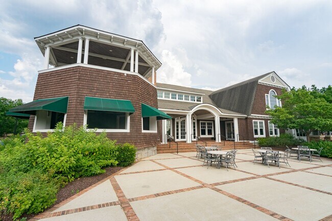 Building Photo - THE SUMMIT OF ATHENS #1022 | 3 BED 3 BATH + AMENITIES