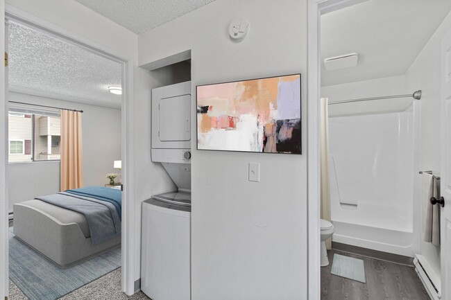 Building Photo - 2 bedroom townhome with wood burning firep...