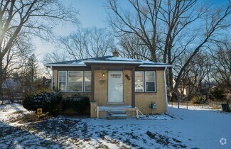 Building Photo - 16895 Lenore Ave