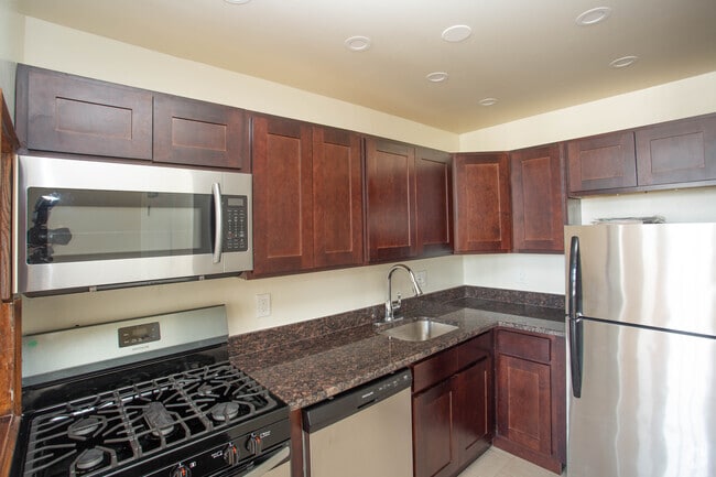 Cocina 2HAB, 1BA, la oficina - Darrah School Realty