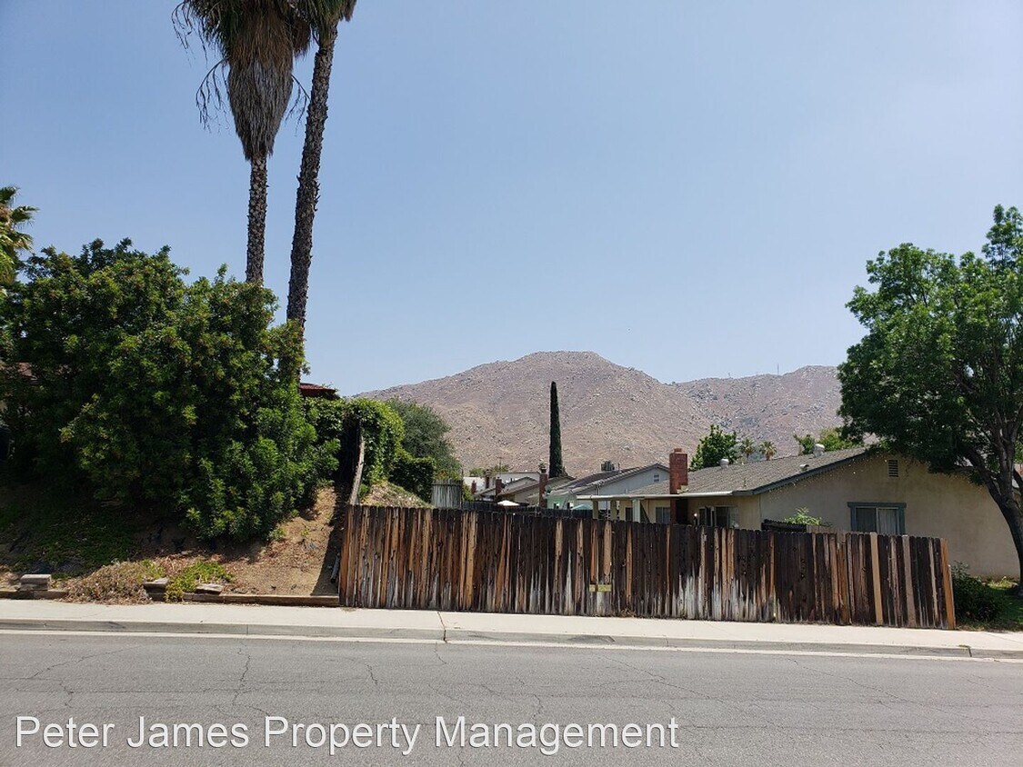 Foto principal - 4 br, 2 bath House - 3425 Valencia Hill Dr