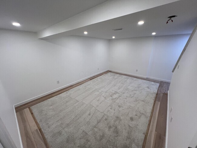 Foto del edificio - 4869 Stoneybrook Blvd