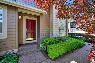 Building Photo - 1929 12th Ct NE