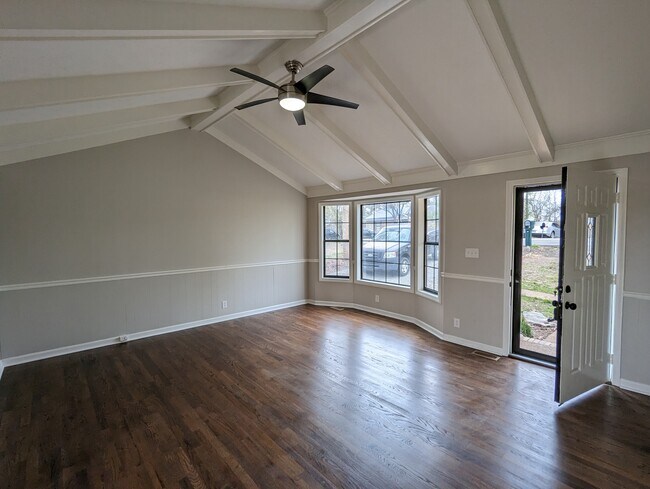 Building Photo - 1826 Winding Way Dr