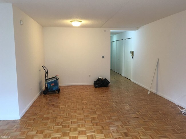 Building Photo - 1 br, 1 bath Apartment - 13849 Barclay Ave 6B