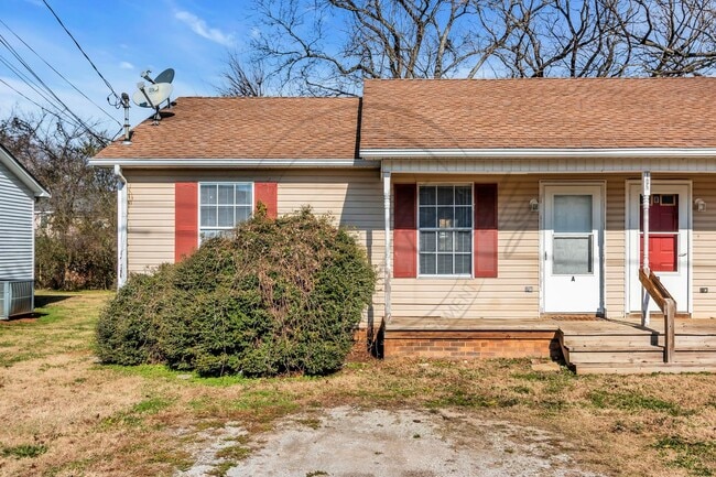 Building Photo - Affordable 2BR Ranch Duplex in N. Columbia — Move-In Special!