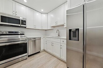 Building Photo - 6491 Bay Club Dr