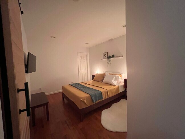 Foto del edificio - 6315 Forest Ave