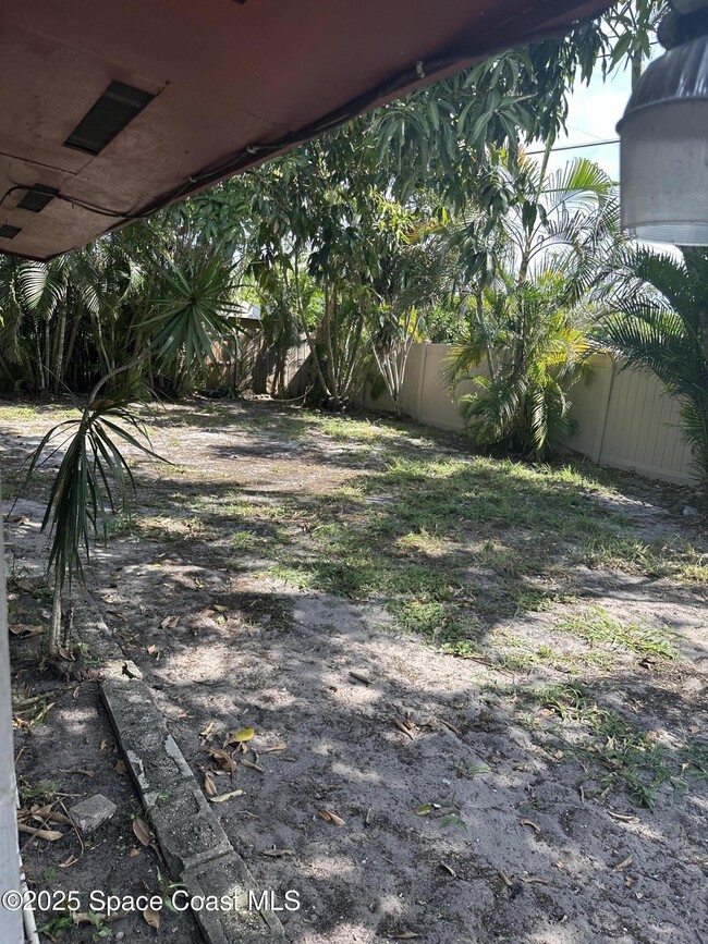 Building Photo - 13 Corriente St