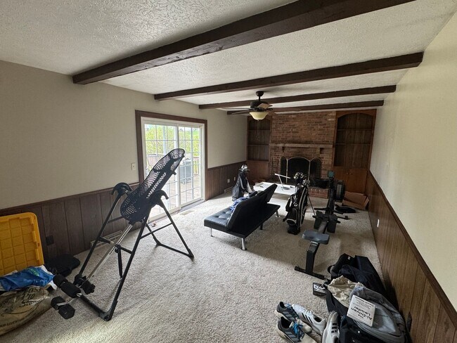 Foto del edificio - 880 Buchholz Dr