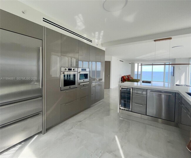 Foto del edificio - 17555 Collins Ave