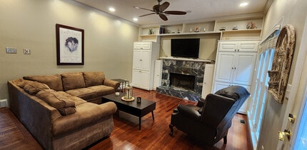 Building Photo - Room in House on Wynfair Dr