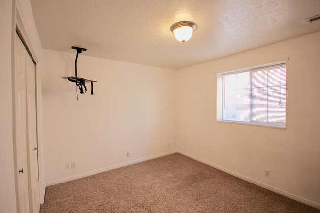 Building Photo - 2 Bedroom Condo in the Heart of Provo - Av...
