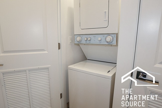 Building Photo - 3919 N Janssen Ave