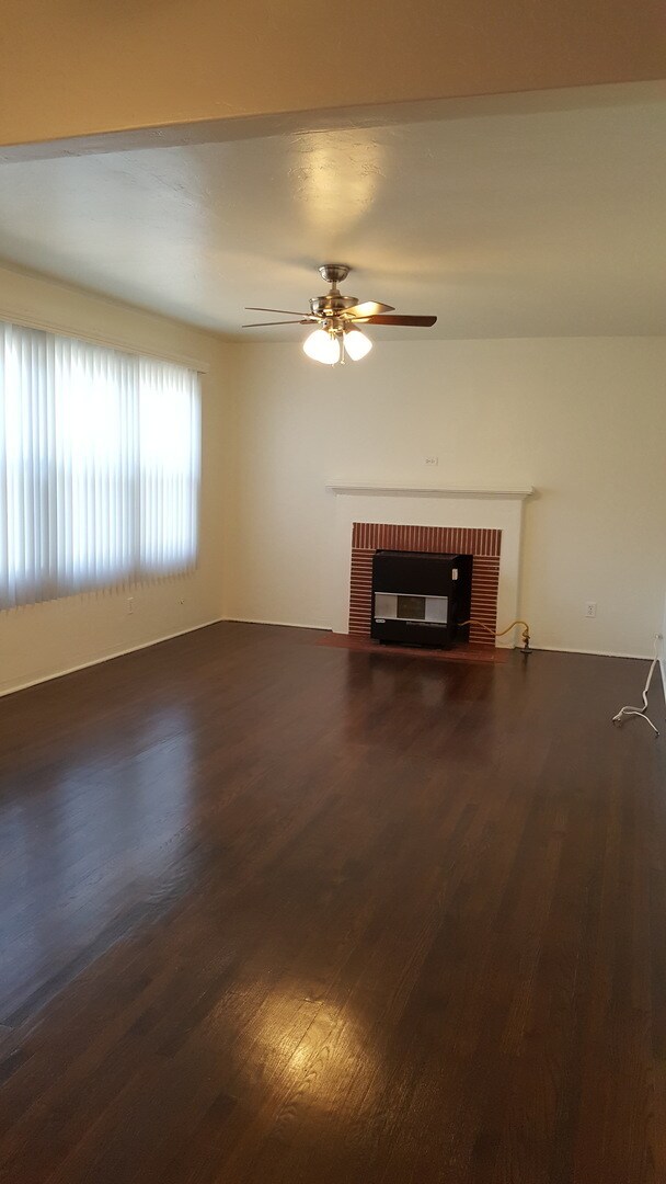 Building Photo - Charming 2bdrm duplex near La Mesa Village!