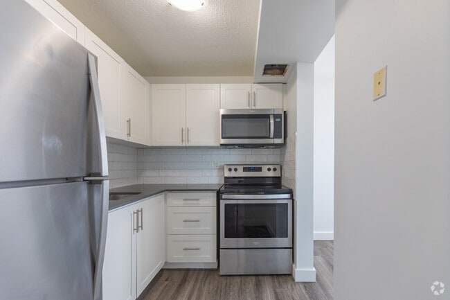 2BR, 1BA - 820SF - Kitchen - 160 Market Street