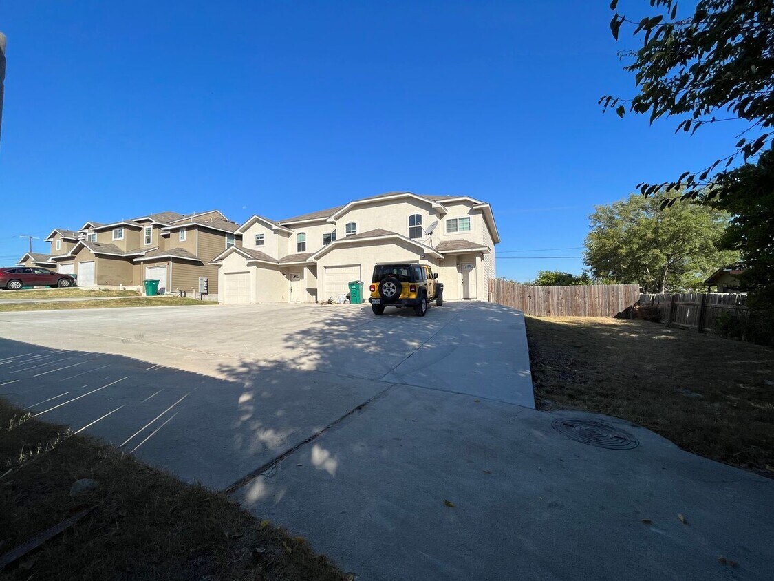 Foto principal - Town home for rent