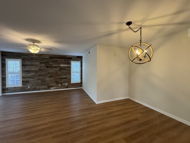 Foto del edificio - 815 Montrose Dr