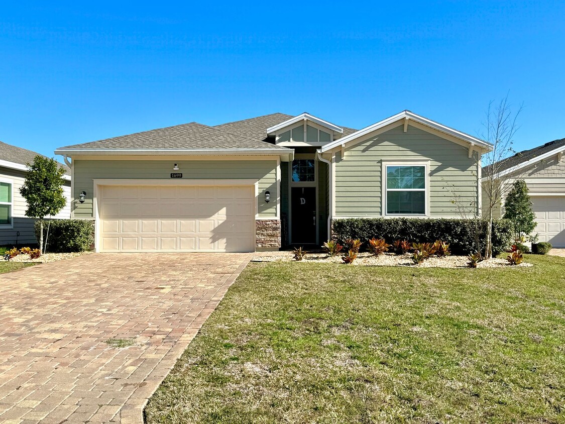 Primary Photo - Sophisticated 4-Bed, 3-Bath Haven: 2 Maste...