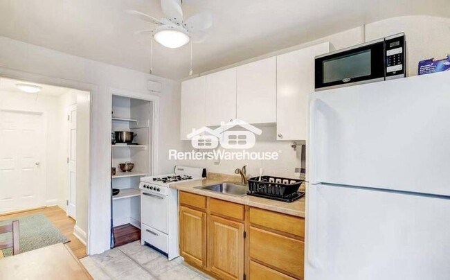 Foto del edificio - 3219 Taylor Ave