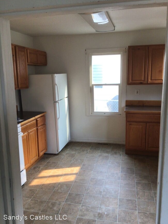 Building Photo - 2 br, 1 bath House - 476 Walnut Street