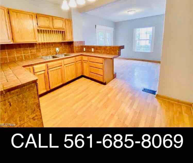 559 Dayton St Akron, OH 44310 – photo 4