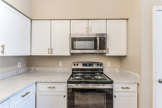 Building Photo - 11666 Gulf Pointe Dr