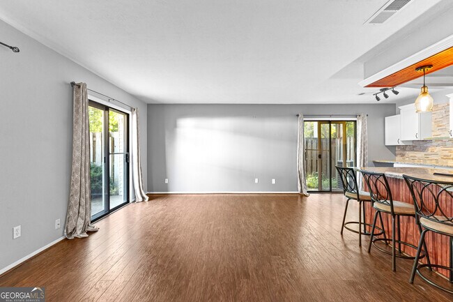 Foto del edificio - 143 Twiggs Corners