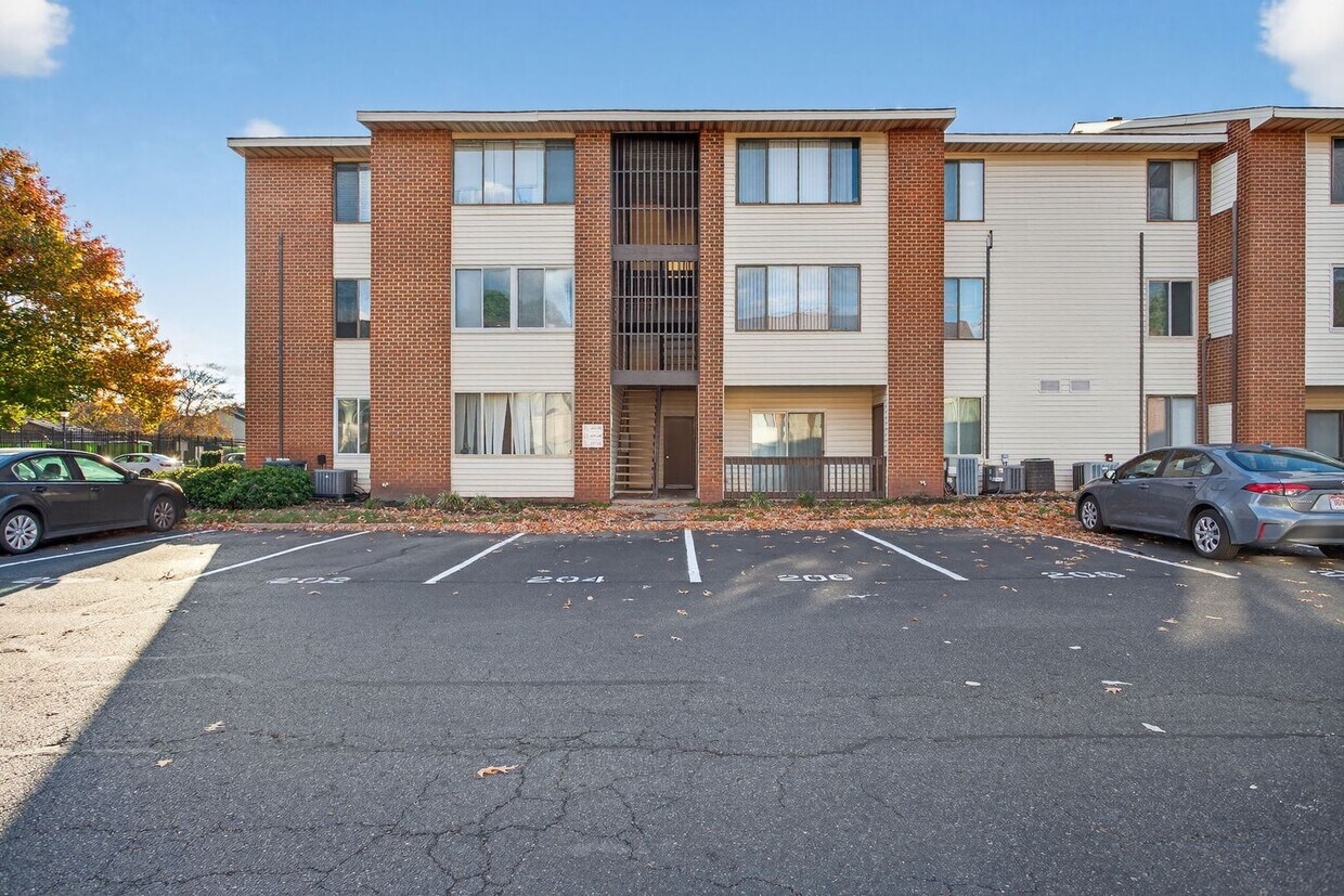 Photo - 206 Pacific Drive, Hampton VA 23666