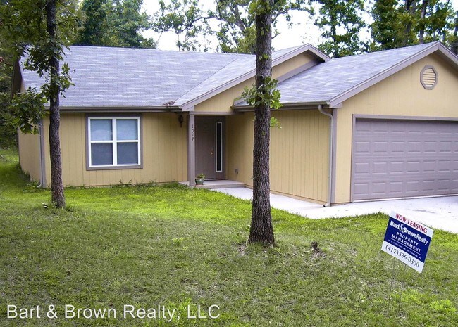 Building Photo - 3 br, 2 bath House - 1017 Hawthorn St