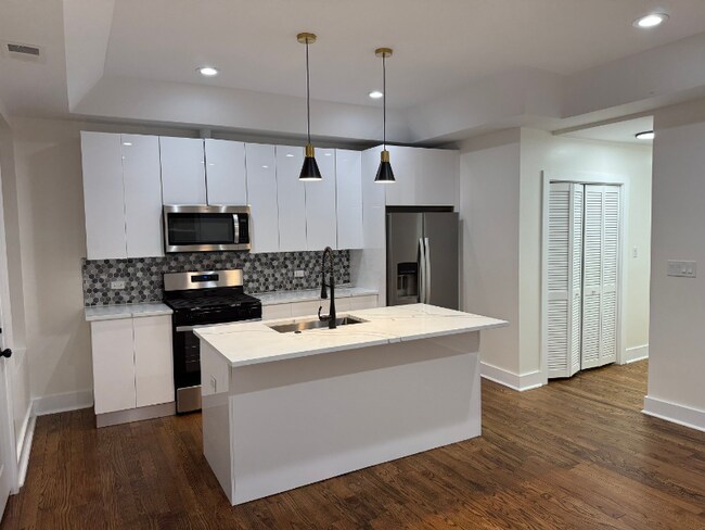 Foto del edificio - 4927 S Prairie Ave