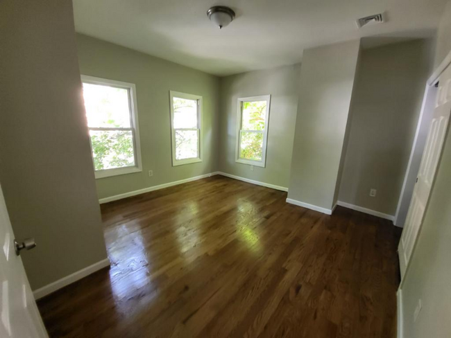 Foto del edificio - 109 N Maple Ave