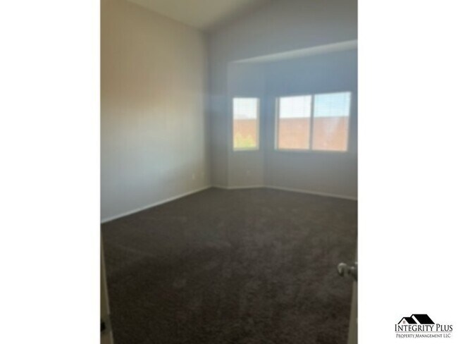 Foto del edificio - 2864 N Taylor Ln