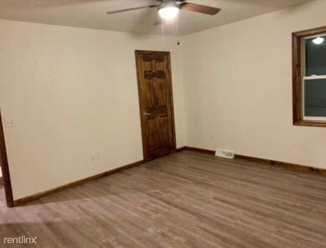 Building Photo - 3 br, 1 bath House - 1614 Longview Dr