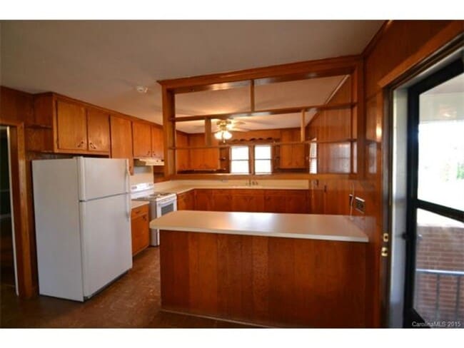 Building Photo - Available March 10th, 2026! Peaceful country full brick home on over 2 acres, 3bdrm, 2 bath