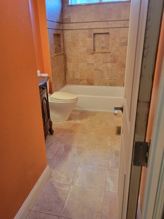 Building Photo - 3168 Orchard View Dr