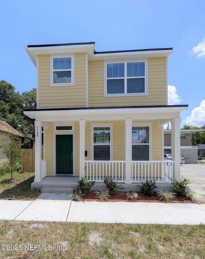 Foto principal - 1148 E 3rd St