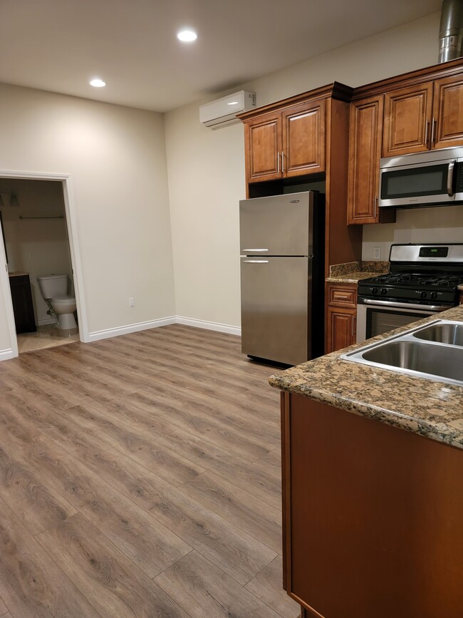 Building Photo - 1010 Florence Pl