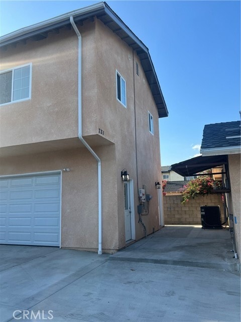 Building Photo - 729 N Soldano Ave