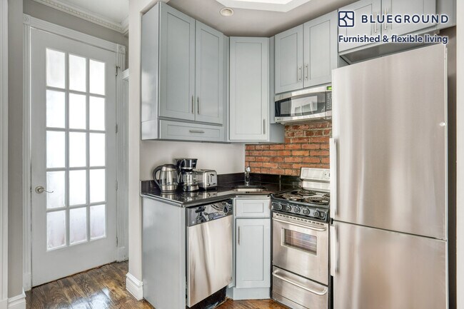 Foto del edificio - 326 E 35th St