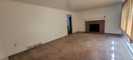 Building Photo - 243 Oregon Dr