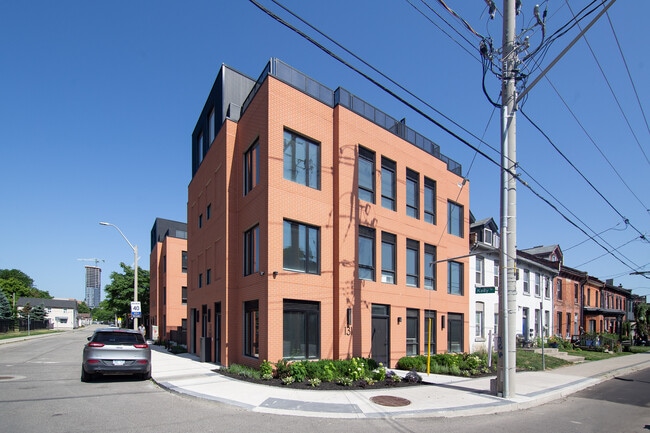 Photo du bâtiment - 131 Wellington St N